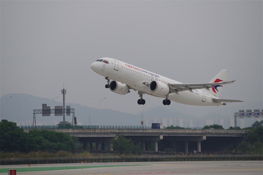 白云机场T3航站楼正式启用 东航C919首班启航