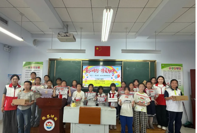 圆梦微心愿 温情伴童行｜易飞公益携手玫瑰基金助力少年逐梦六一